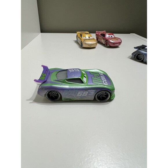 Disney Pixar Cars 3 Beach Racing 4-PACK - FIREBALL BEACH RACE 2017 - Picture 7 of 10